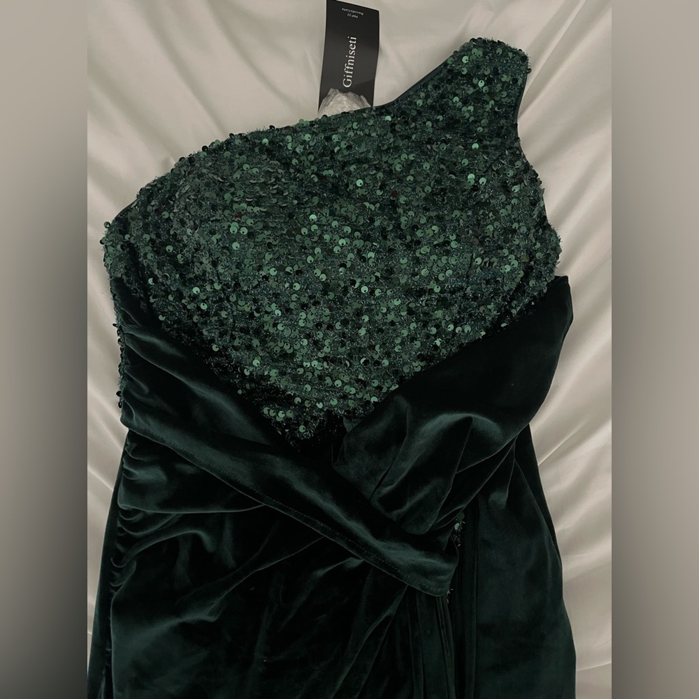 One-Shoulder Emerald Green Velvet & Sequin Evening Gown - Picture 3 of 3